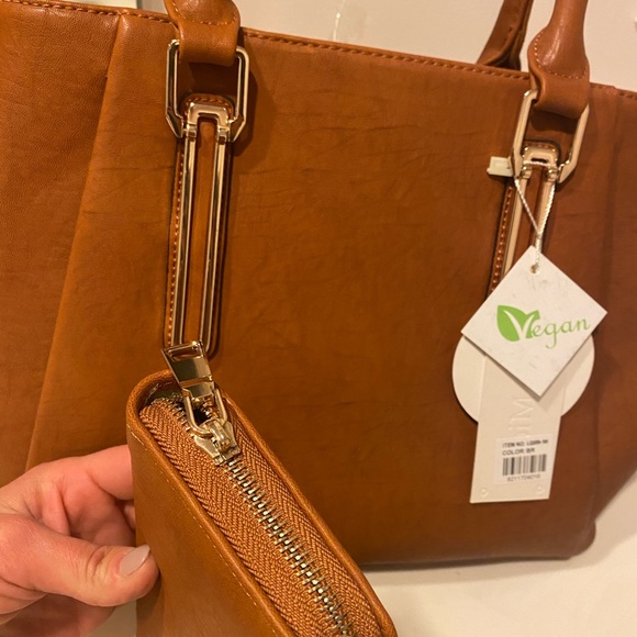 NWT Vegan leather handbag and matching wallet - Picture 14 of 14